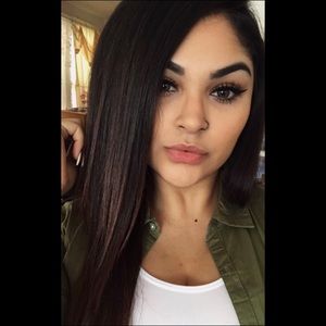 Meet your Posher, Manuela